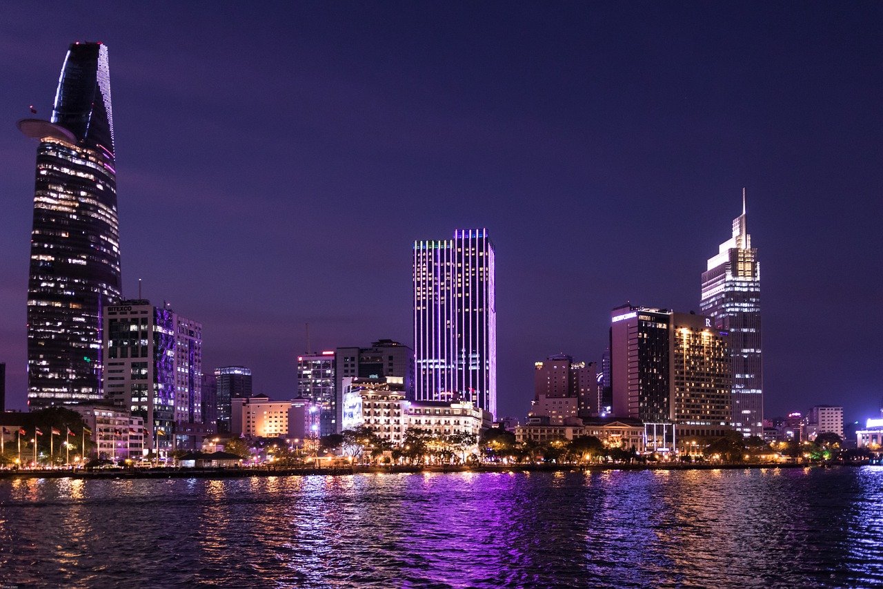 HO CHI MINH CITY – HANOI – HALONG BAY CRUISE